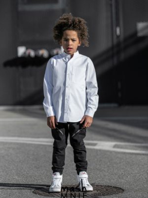 Klasyczna, biała koszula dla chłopca ze stójką